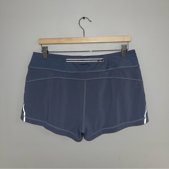 Athleta Pulse Shorts Women's Size Medium Grey  Built-in Brief Lined 3" Inseam - Picture 5 of 12